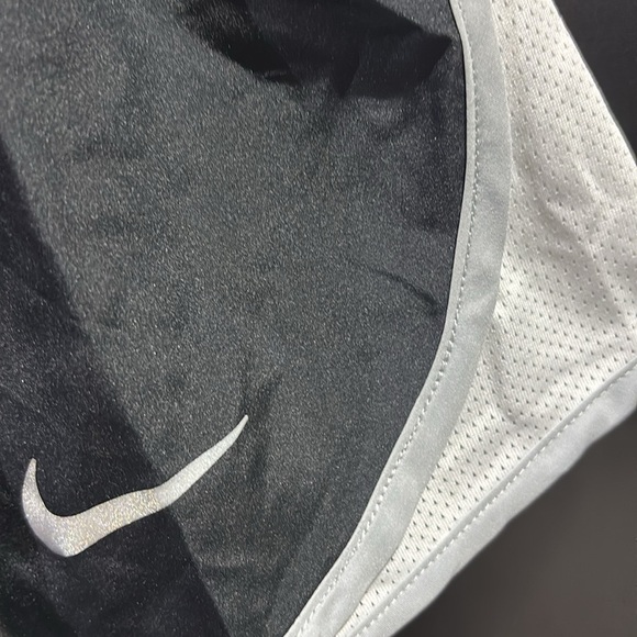 Nike Dri-Fit Running Short panty lined,elastic drawstring waist,mesh side panels - Picture 2 of 9